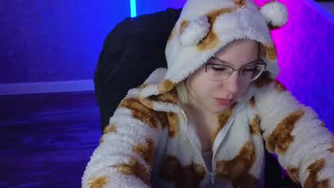 Belle  online show from 02-24-25, 02:08