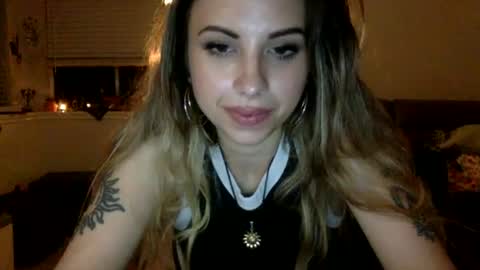 Snapshot of brattylittlemimi chatting on 06-19-26, 04:39 Mimi Noire online show from 06-19-26, 04:39