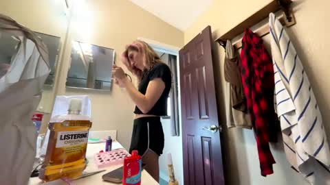 Snapshot of bray19509 chatting on 12-14-25, 02:44 bray19509 online show from 12-14-25, 02:44