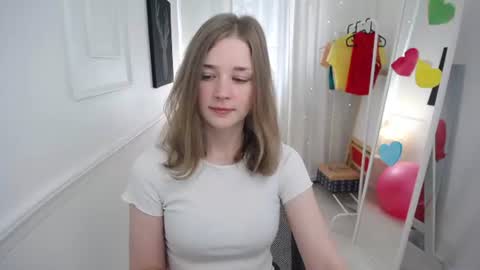 Snapshot of bree_sky chatting on 06-19-26, 11:03 Bree online show from 06-19-26, 11:03