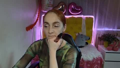 Snapshot of breeterner chatting on 03-09-25, 10:30 breeterner online show from 03-09-25, 10:30