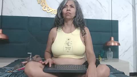 Snapshot of brenda_velasquez chatting on 04-19-26, 09:41 BRENDA VELASQUEZ online show from 04-19-26, 09:41