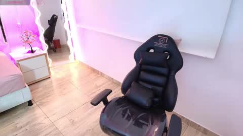 BRENDDA  online show from 12-21-25, 02:51