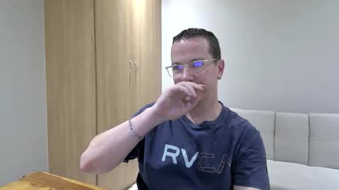 Snapshot of brettdj chatting on 09-08-25, 03:55 Brett online show from 09-08-25, 03:55