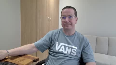 Snapshot of brettdj chatting on 11-02-25, 01:46 Brett online show from 11-02-25, 01:46