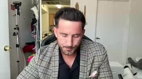 Snapshot of brettmycles chatting on 07-23-26, 06:39 Brett Mycles online show from 07-23-26, 06:39