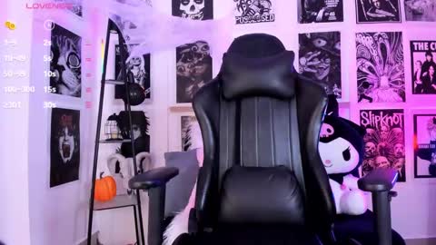 Briana online show from 10-21-25, 01:23
