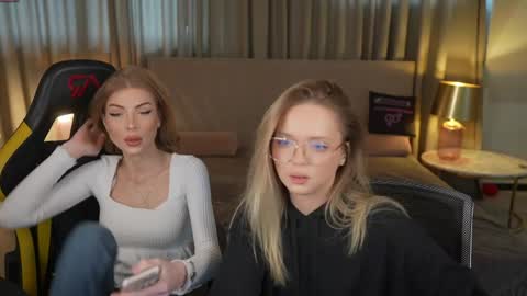 Snapshot of bright_diamonds_054 chatting on 05-13-26, 07:17 Diamonds Girls online show from 05-13-26, 07:17