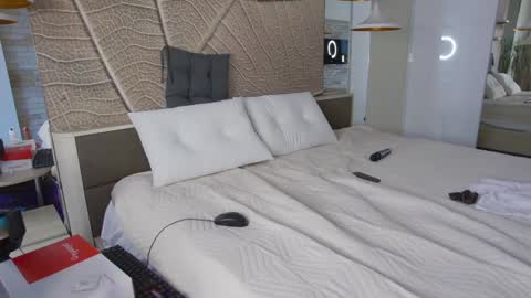 Snapshot of brightrays__ chatting on 12-25-24, 06:09 Amina Adelina online show from 12-25-24, 06:09