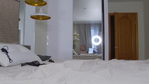 Snapshot of brightrays__ chatting on 01-12-25, 06:39 Amina Adelina online show from 01-12-25, 06:39