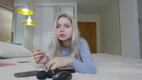 Snapshot of brightrays__ chatting on 01-13-25, 01:02 Amina Adelina online show from 01-13-25, 01:02