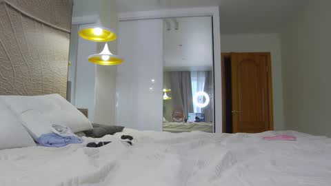 Snapshot of brightrays__ chatting on 01-13-25, 04:07 Amina Adelina online show from 01-13-25, 04:07