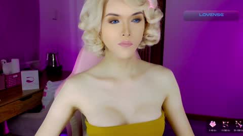 Snapshot of brionatop chatting on 09-16-25, 10:44 brionatop online show from 09-16-25, 10:44