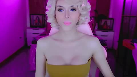 Snapshot of brionatop chatting on 10-20-25, 11:38 brionatop online show from 10-20-25, 11:38