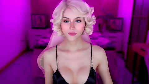 Snapshot of brionatop chatting on 11-11-25, 01:05 brionatop online show from 11-11-25, 01:05