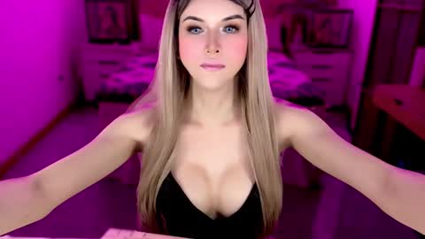 Snapshot of brionatop chatting on 11-13-25, 10:19 brionatop online show from 11-13-25, 10:19