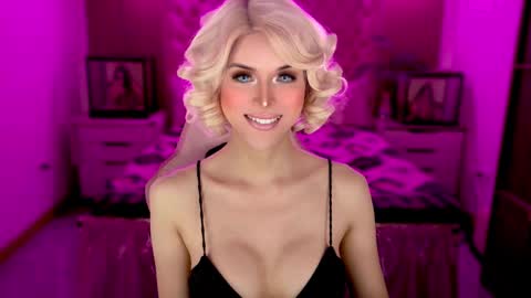 Snapshot of brionatop chatting on 11-18-25, 11:37 brionatop online show from 11-18-25, 11:37