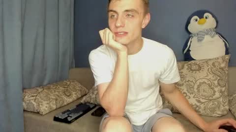 Snapshot of bristlebback chatting on 06-17-26, 03:35 bristlebback online show from 06-17-26, 03:35