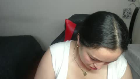 scarleth    follow mee 3 kis online show from 10-28-25, 01:53