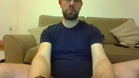 britguy6985 online show from 12-22-25, 09:01