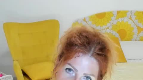 Snapshot of britishmilfpenelope chatting on 09-09-25, 10:59 Penelope online show from 09-09-25, 10:59