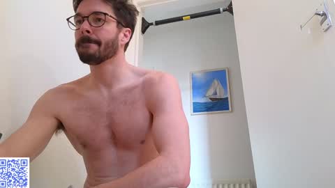 Snapshot of britishpoet chatting on 01-09-25, 12:19 Callum online show from 01-09-25, 12:19