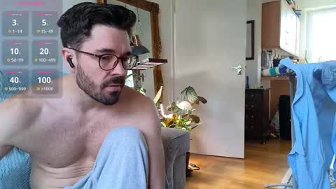 Snapshot of britishpoet chatting on 09-17-25, 11:01 Callum online show from 09-17-25, 11:01