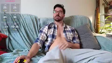 Snapshot of britishpoet chatting on 09-19-25, 09:43 Callum online show from 09-19-25, 09:43