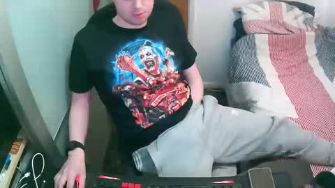 British Tom online show from 09-26-25, 08:57