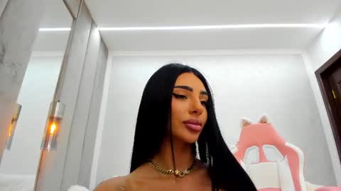 Snapshot of britney_charm chatting on 06-15-26, 07:10 britney_charm online show from 06-15-26, 07:10