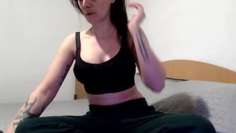 Snapshot of britneydivine chatting on 02-09-26, 10:30 Britney online show from 02-09-26, 10:30