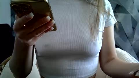 Snapshot of britneykittens chatting on 03-12-25, 10:05 BritneyKittens online show from 03-12-25, 10:05