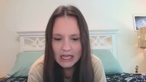 Snapshot of brittbratt24 chatting on 06-07-26, 04:11 Britt online show from 06-07-26, 04:11