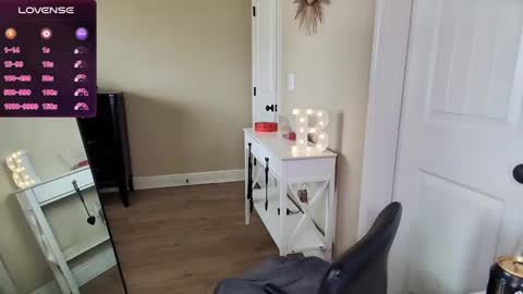 Snapshot of brookebee27 chatting on 12-15-24, 08:04 brookebee online show from 12-15-24, 08:04