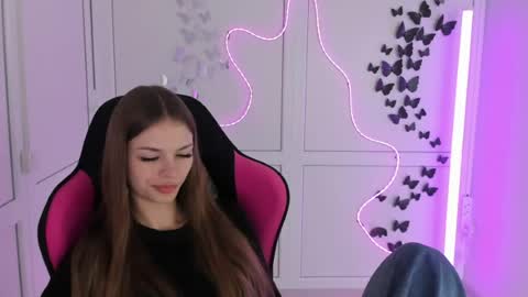 Snapshot of brooklunglow_ chatting on 07-04-26, 06:30 Vlada online show from 07-04-26, 06:30