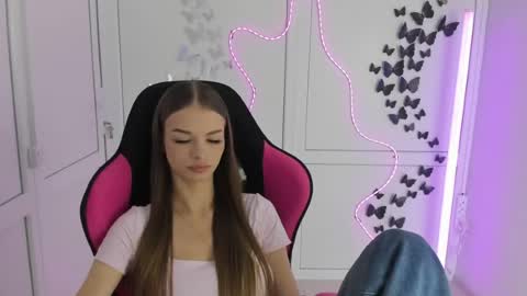 Snapshot of brooklunglow_ chatting on 07-12-26, 12:40 Vlada online show from 07-12-26, 12:40