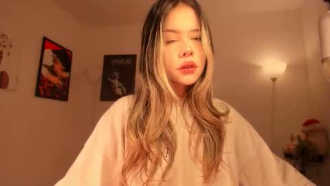 Snapshot of brooklyn_baby_ chatting on 12-19-25, 04:52 Nat Independent model Please help me to reach 200 thumbs up online show from 12-19-25, 04:52