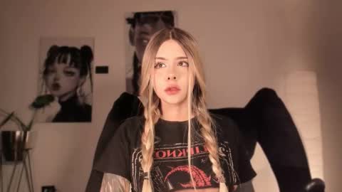 Snapshot of brooklyn_baby_ chatting on 02-24-26, 02:53 Nat Independent model Please help me to reach 200 thumbs up online show from 02-24-26, 02:53