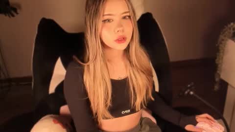 Snapshot of brooklyn_baby_ chatting on 03-04-26, 04:18 Nat Independent model Please help me to reach 200 thumbs up online show from 03-04-26, 04:18