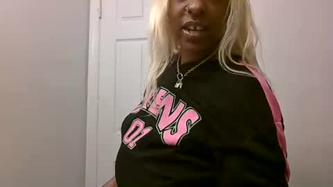 Snapshot of brooklyninfinity chatting on 11-16-25, 12:05 brooklyninfinity online show from 11-16-25, 12:05