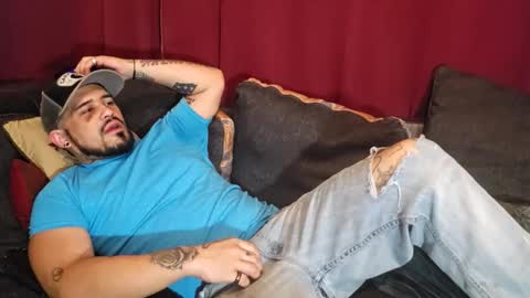 Snapshot of brownboyt chatting on 10-26-25, 11:27 brownboyt online show from 10-26-25, 11:27