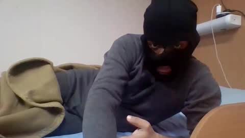 Snapshot of brownmanin40s chatting on 12-20-25, 04:08 brownmanin40s online show from 12-20-25, 04:08