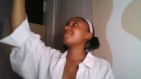 Snapshot of brownsugarcutie3 chatting on 10-27-25, 12:04 Brownsuagrcutie online show from 10-27-25, 12:04