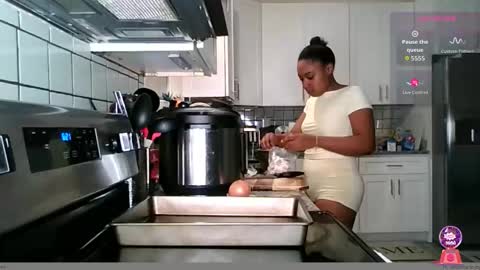 Snapshot of brownsugarcutie3 chatting on 12-15-25, 11:20 Brownsuagrcutie online show from 12-15-25, 11:20