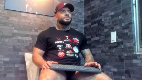 Snapshot of brucedallas chatting on 06-08-26, 01:50 brucedallas online show from 06-08-26, 01:50
