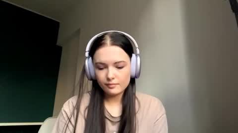 Snapshot of brunaceasor chatting on 04-29-26, 05:30 Luna online show from 04-29-26, 05:30