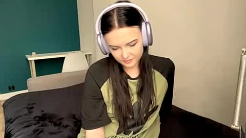 Snapshot of brunaceasor chatting on 05-19-26, 02:23 Luna online show from 05-19-26, 02:23
