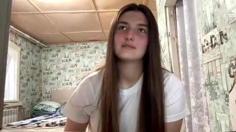 Snapshot of brunasizemore chatting on 06-19-26, 11:14 Mila online show from 06-19-26, 11:14