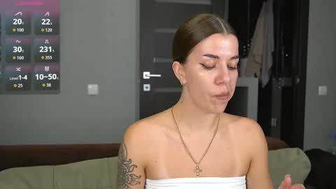 Snapshot of brunette_from_the_moon chatting on 11-01-25, 09:28 Alice online show from 11-01-25, 09:28