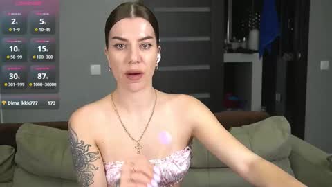 Snapshot of brunette_from_the_moon chatting on 03-10-26, 10:04 Alice online show from 03-10-26, 10:04